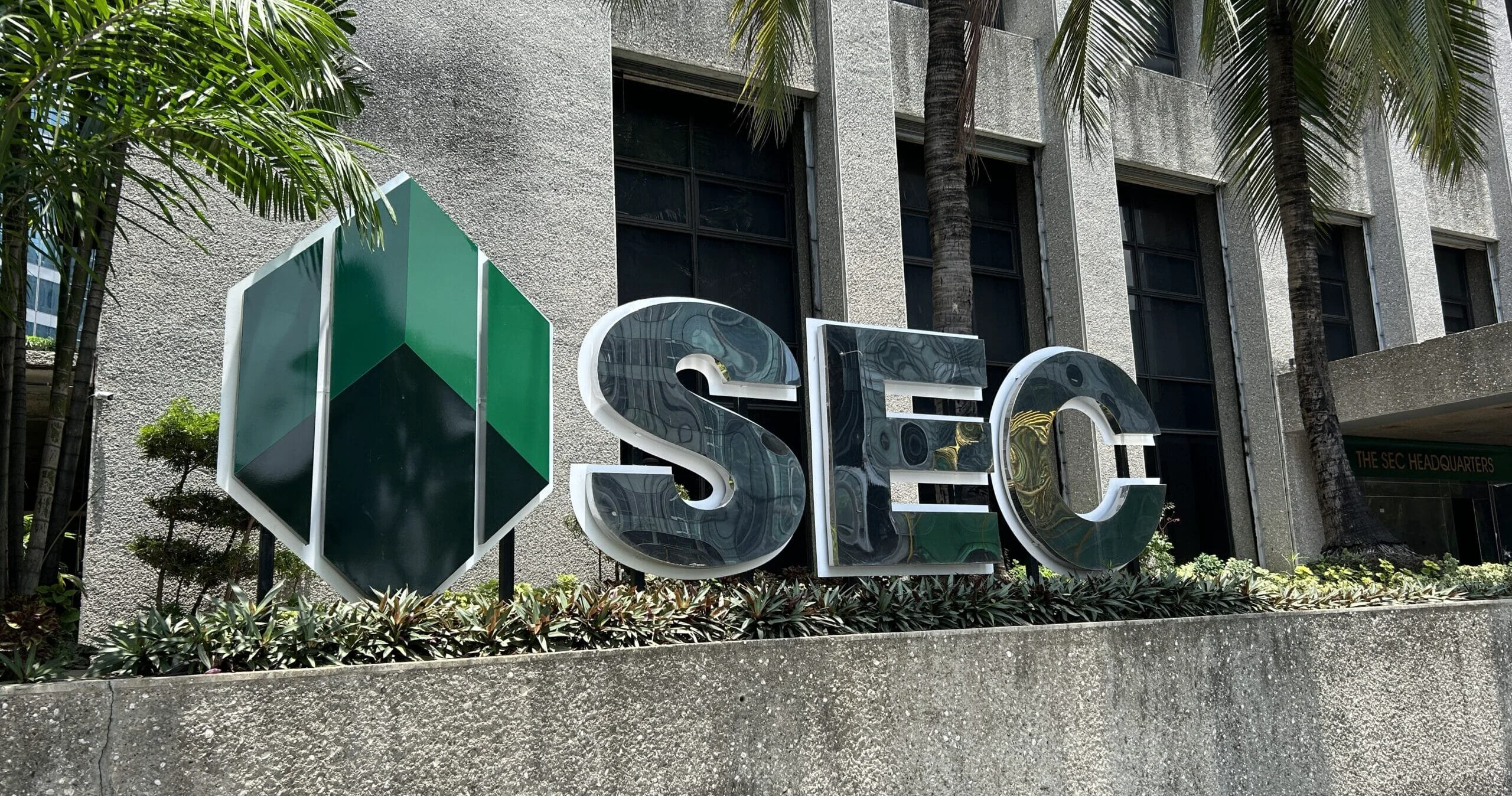 Nagbigay ng Babala ang SEC Laban sa mga Scam sa Pamumuhunan at Pautang sa Pilipinas