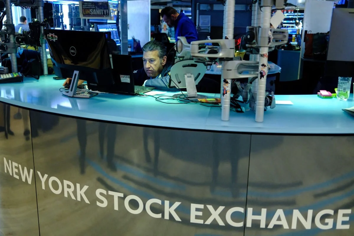 Tumaas ang mga Stock habang Bumaba ang Presyo ng Langis sa Gitna ng mga Ulat ng Kita at Tensyon ng US-Iran
