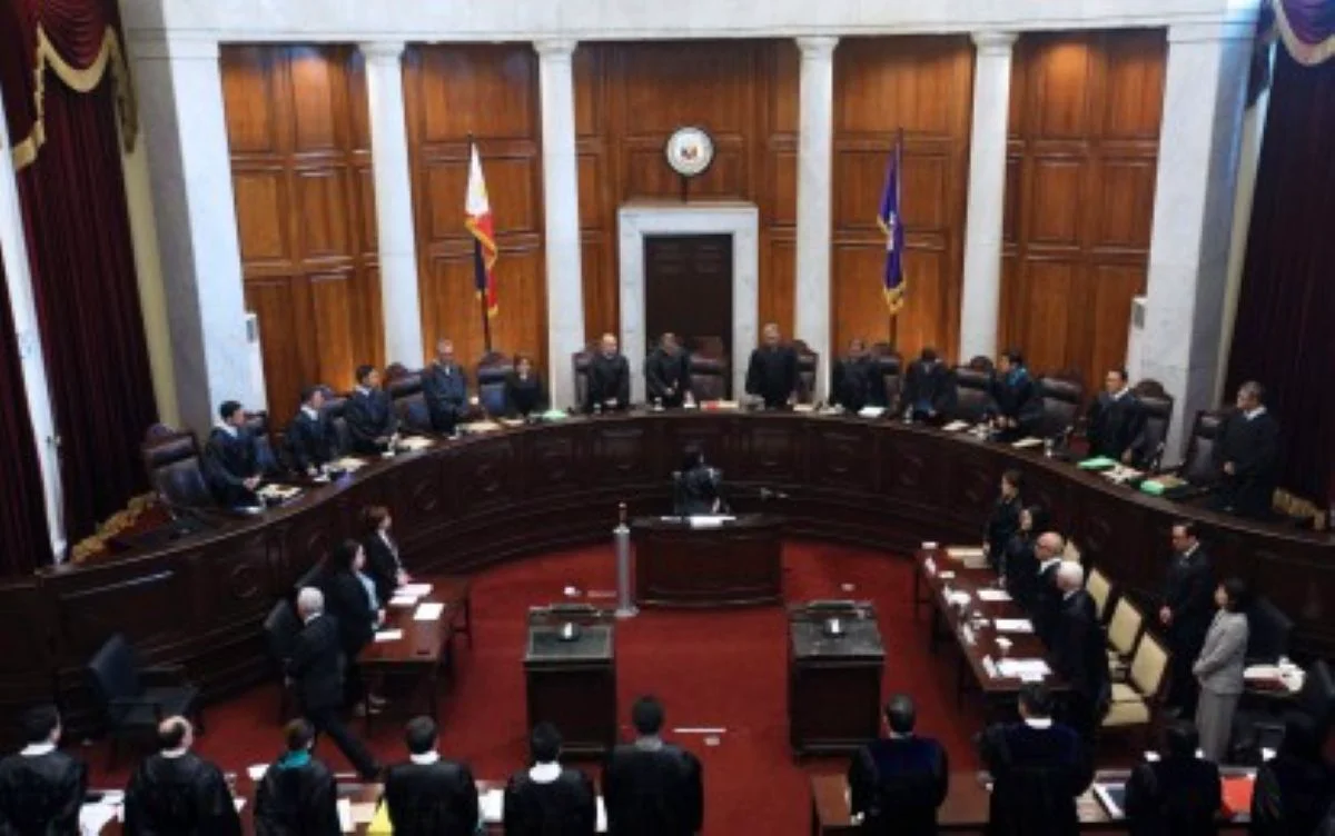Kinatigan ng Korte Suprema ang Abogado dahil sa Pagpapanggap ng Legal Compliance Number