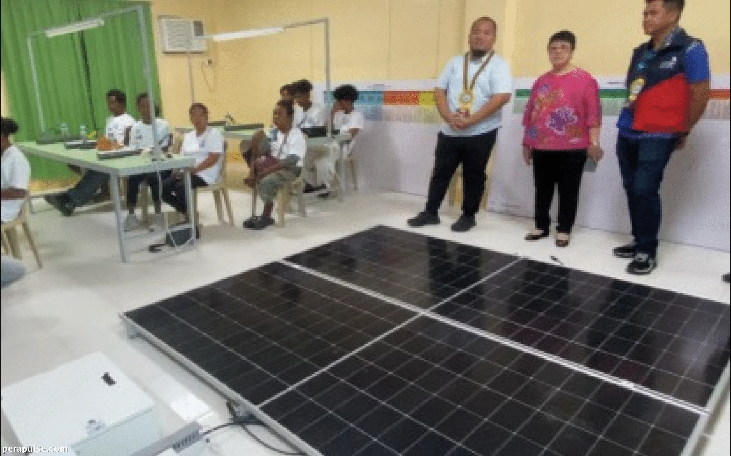 Pinalakas ng TESDA ang mga Miyembro ng IP sa Albay sa Pagsasanay sa Pagsasama ng Solar Light