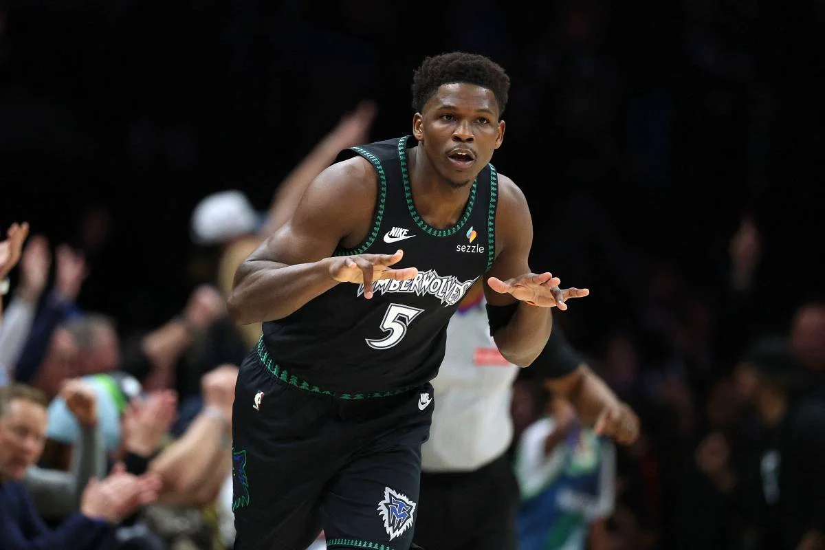 Ang 'Questionable' na Kalagayan ni Anthony Edwards ng Timberwolves para sa Game One laban sa Spurs