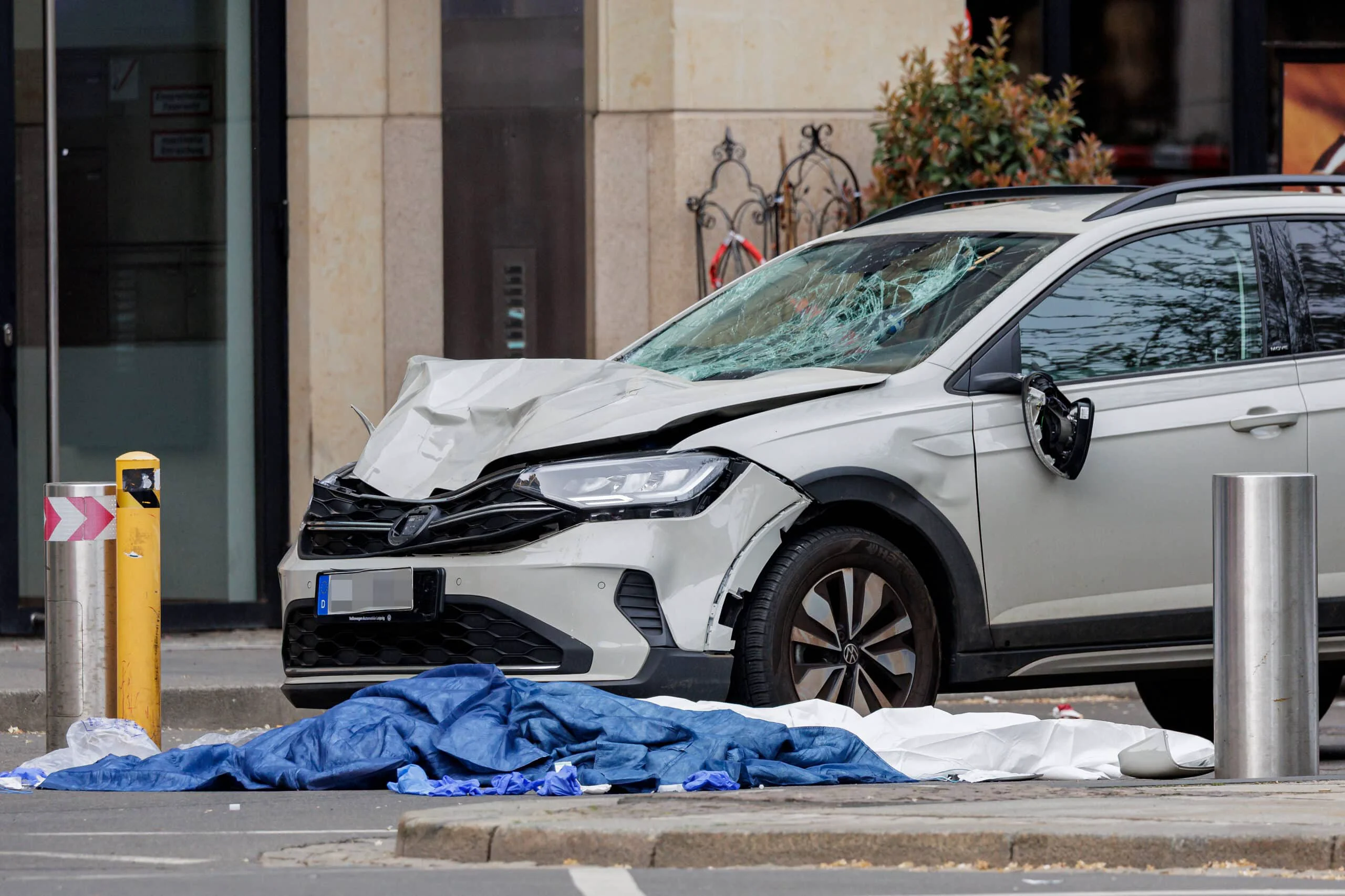 Trahedyang Insidente: Driver Tumama sa Crowd sa Leipzig, Germany, Pumatay ng Dalawa