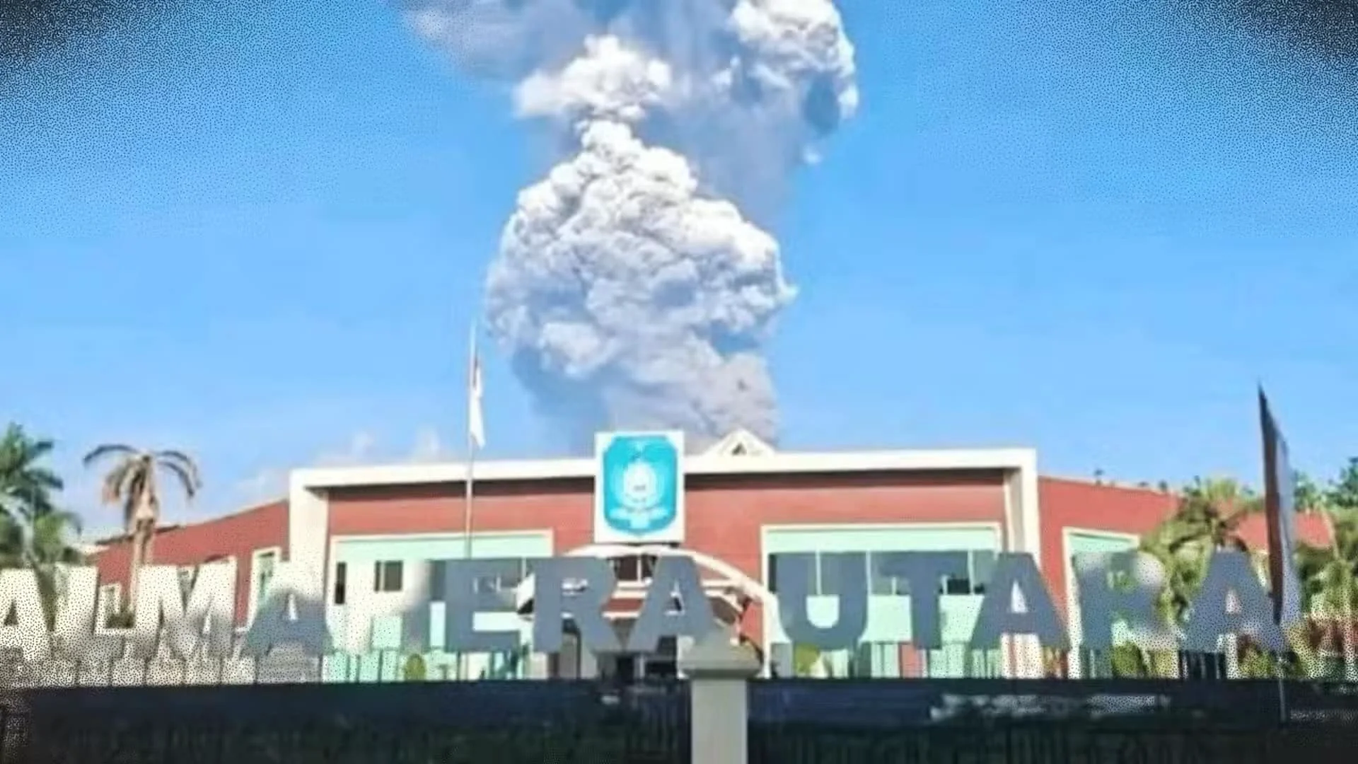 Nakakabahalang Pagsabog ng Bulkan sa Indonesia, Kumitil ng Buhay ng 3 Manlalakbay, 10 Pa ang Nawawala