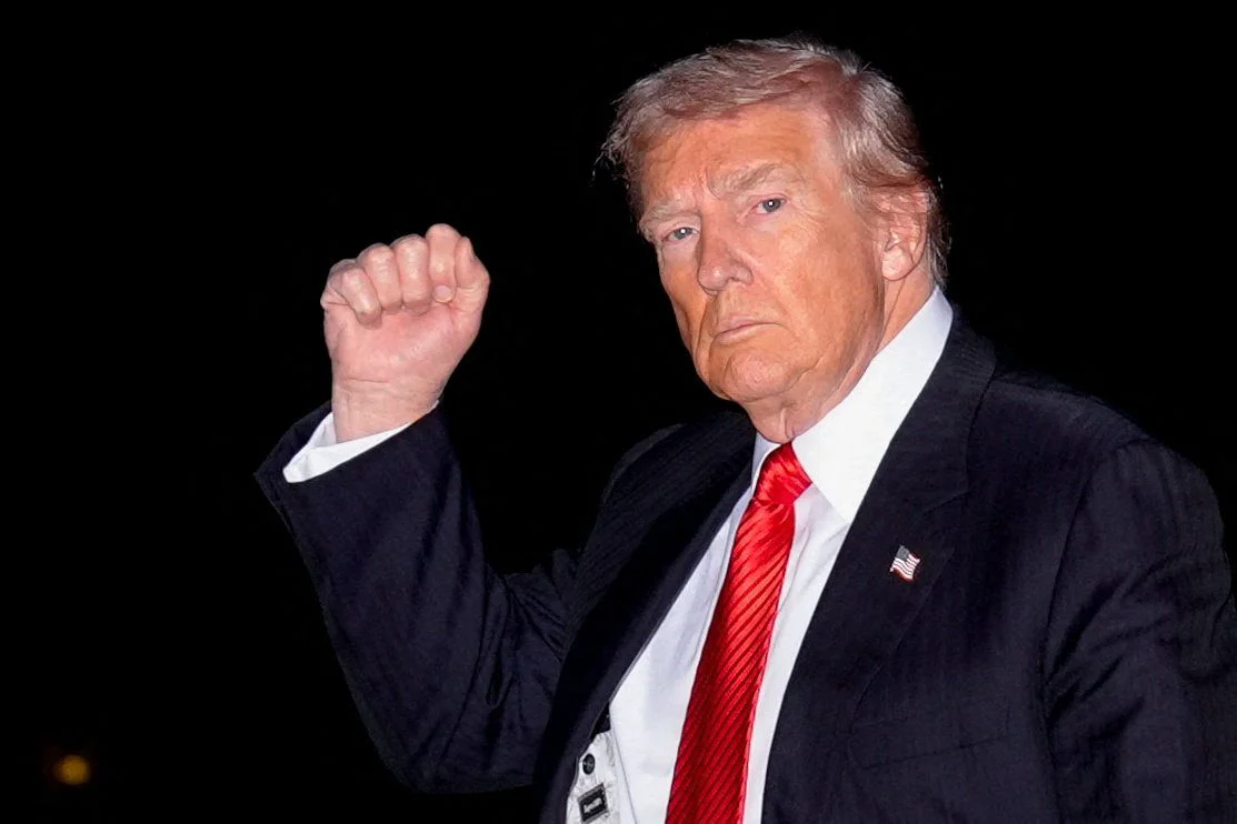 Itinigil ni Trump ang Operasyon ng Pagbabantay ng mga Barko sa Strait of Hormuz sa Gitna ng Pag-unlad ng Kasunduan sa Iran