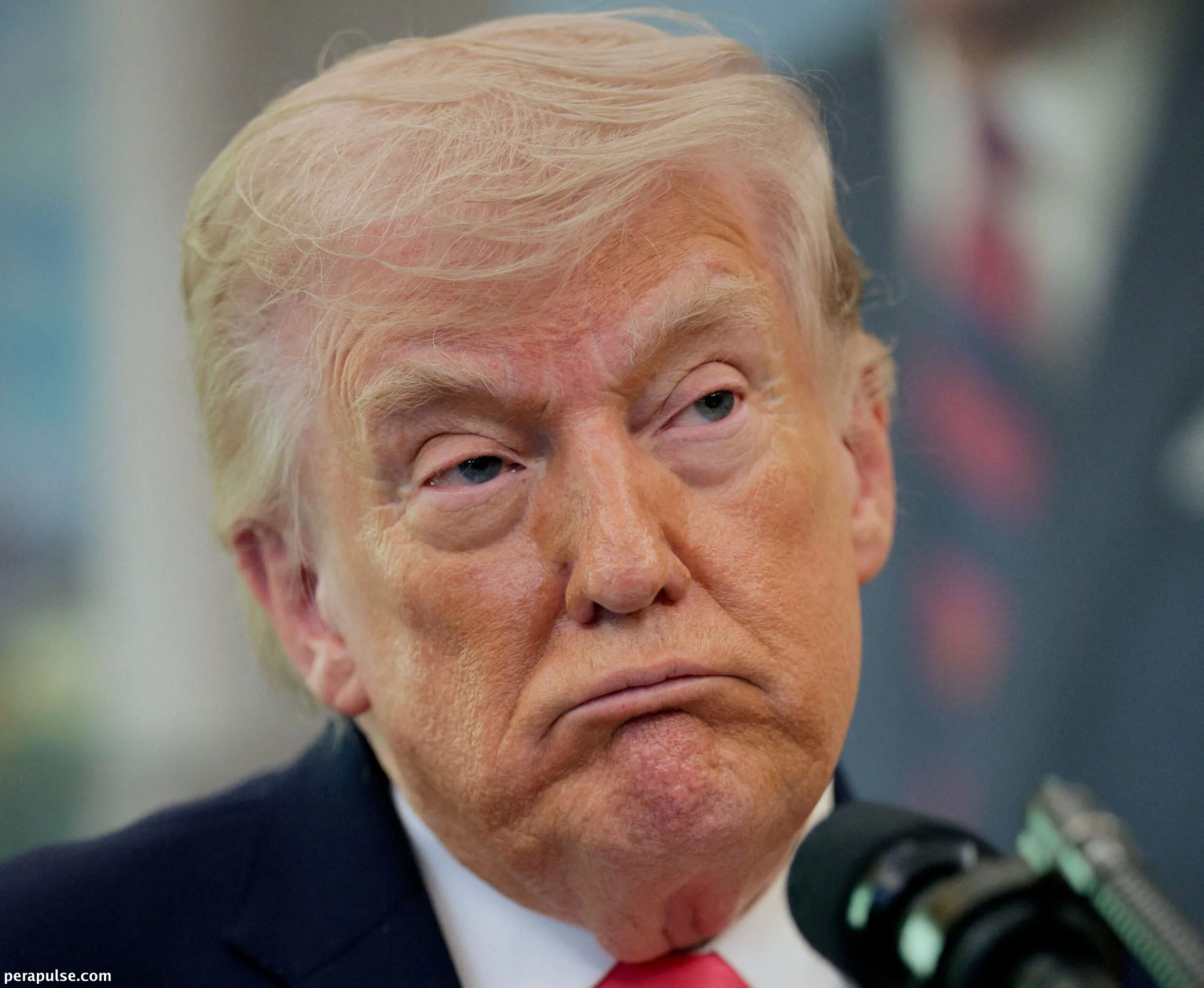 Pinatitindi ni Trump ang Mga Patakaran sa Visa para sa mga Dayuhang Estudyante at Mamamahayag