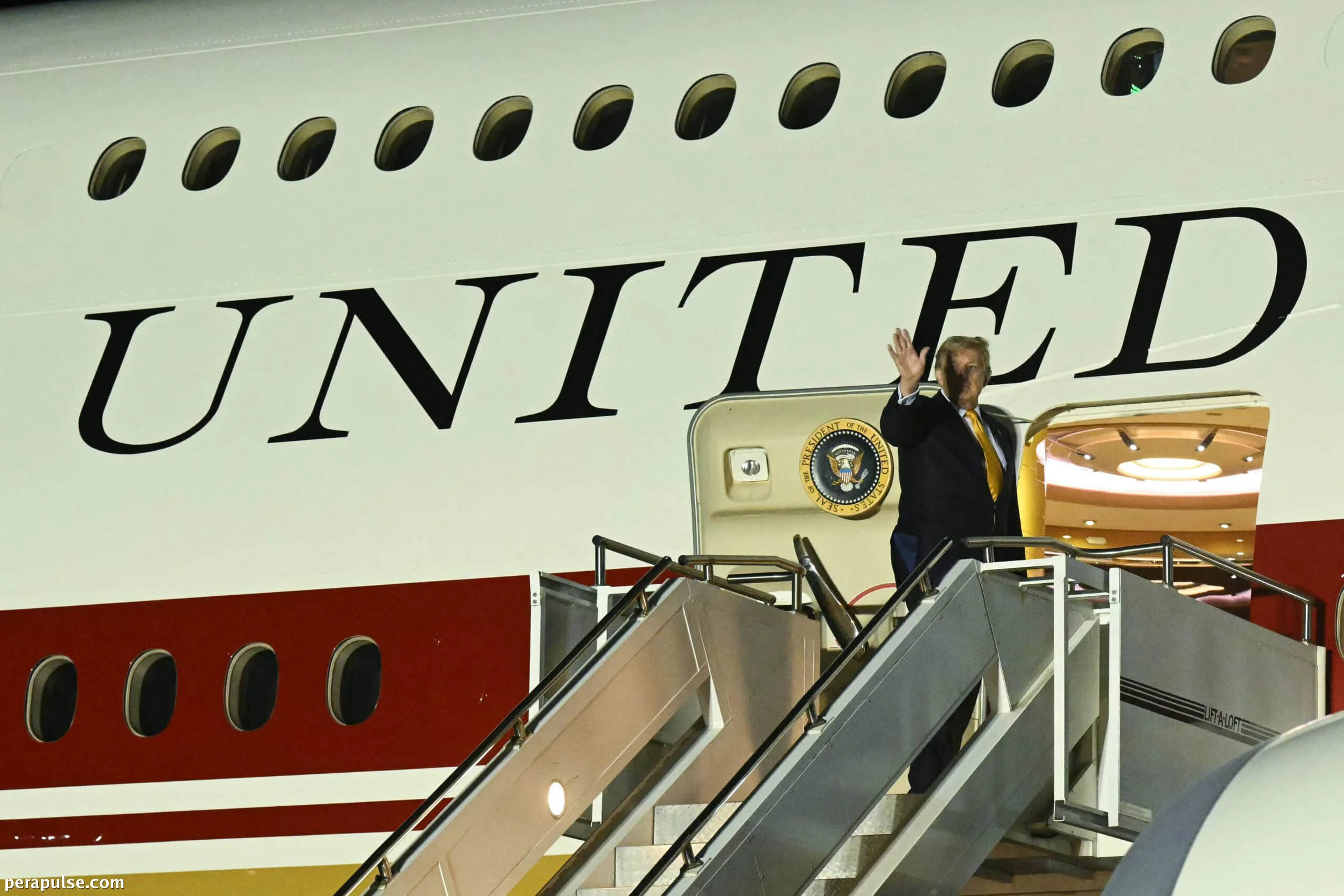 Trump Warns of Escalating US Bombing Against Iran Amid Ongoing Attacks