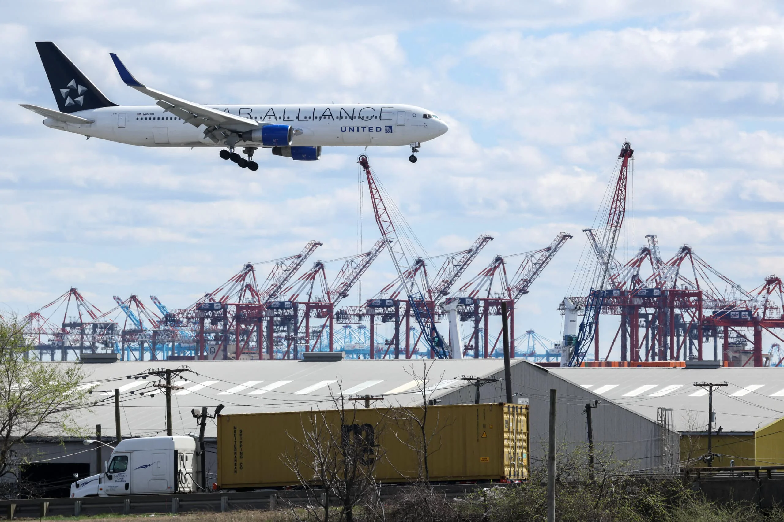 United Airlines Flight Strikes Lamppost and Truck While Landing at Newark