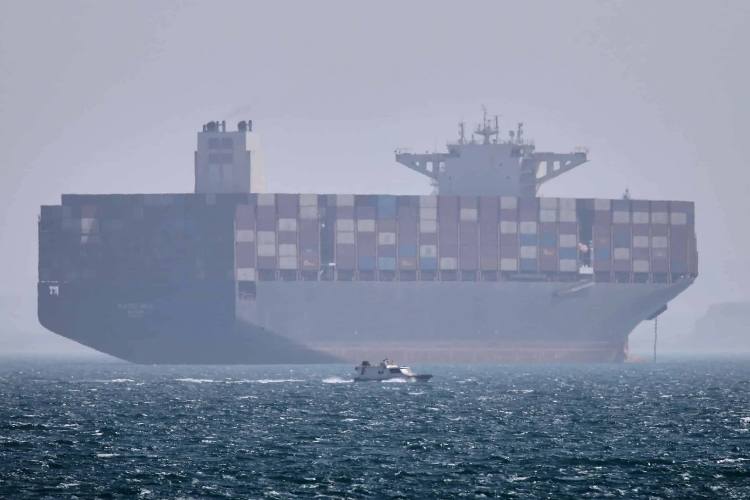 Itinatanggi ng Militar ng US ang Atake ng Iran sa Barkong Pandagat sa Gitna ng Krisis sa Pagpapadala sa Hormuz