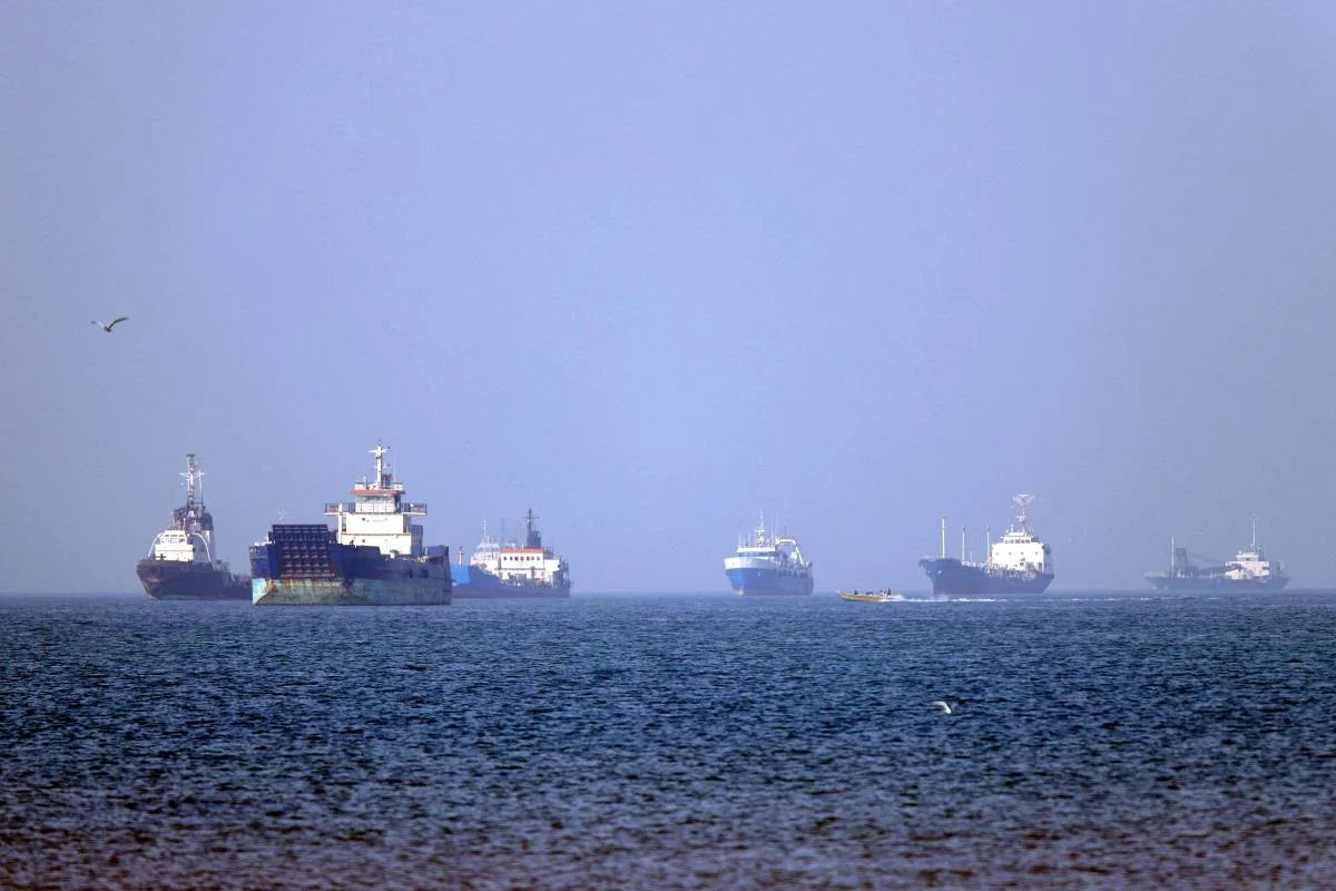 Nakikilahok ang Militar ng US sa Iran habang Humaharap ang UAE sa mga Atake sa Gitna ng Tensyon sa Strait of Hormuz