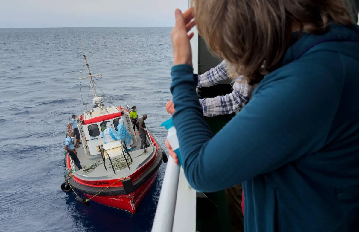 Pinuno ng WHO, Nakipag-usap sa mga Residenteng Tenerife sa Gitna ng mga Alalahanin sa Hantavirus Mula sa Cruise Ship