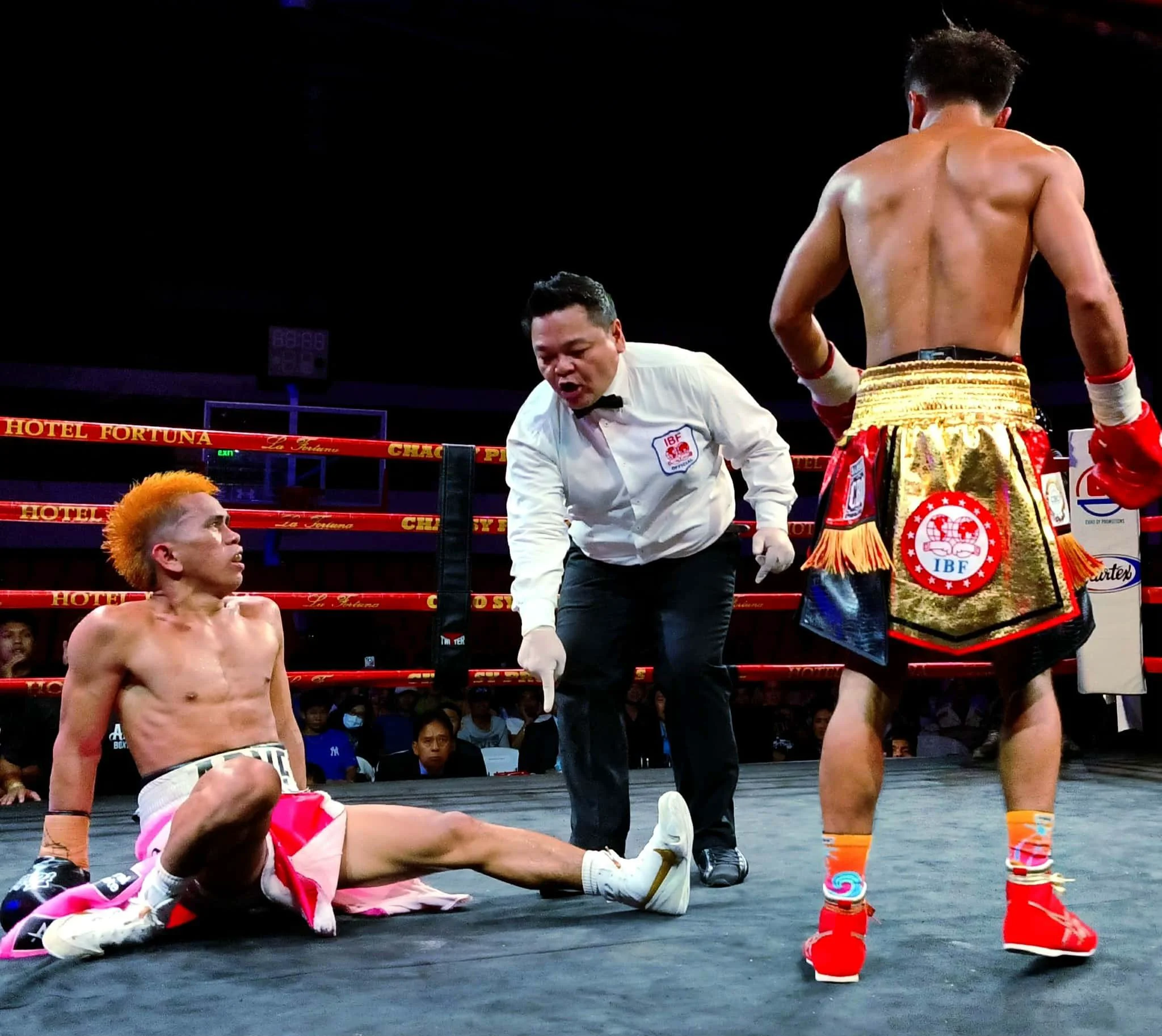 Zhu Dominates Abne upang Makakuha ng IBF Title Shot sa Fist of Fury 10
